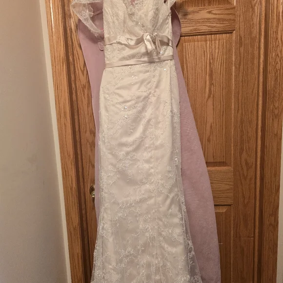 Wedding dress - Picture 5 of 16